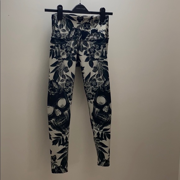 ❤️SOLD❤️Brand new leggings - Picture 2 of 2